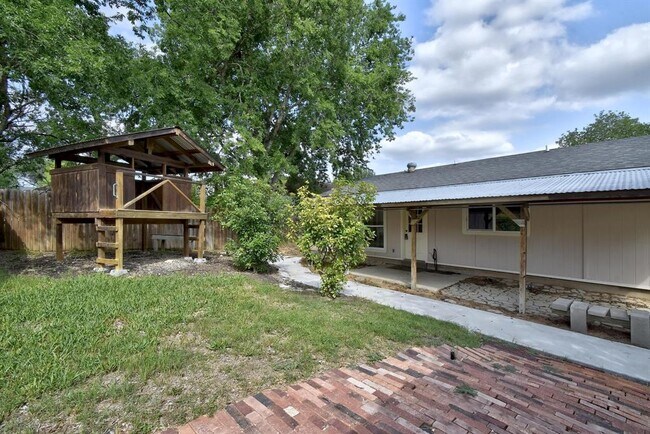 Building Photo - 3429 Harvest Dr