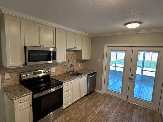Building Photo - 2821 Nordman Ave