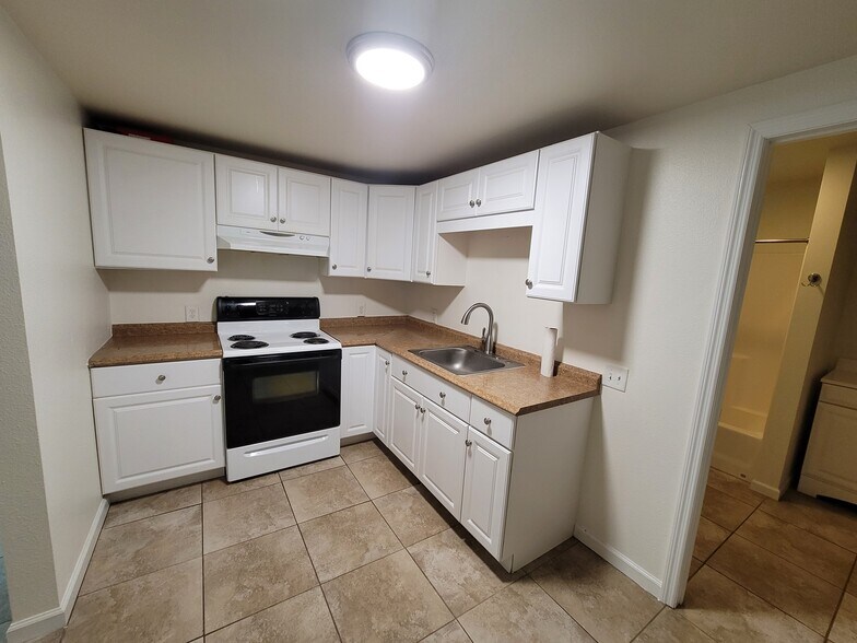 Building Photo - 555 S Tuttle Ave