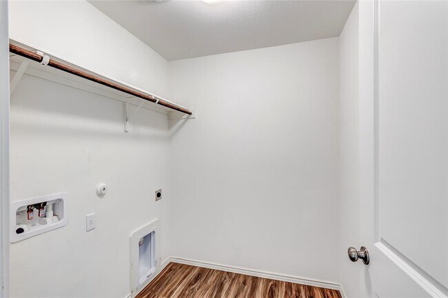 Building Photo - 730 Carol Dr