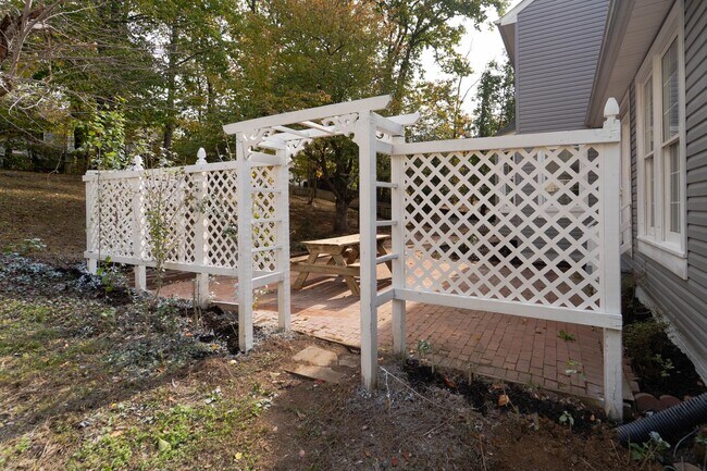 Building Photo - Fabulous Home in Aquia Harbor