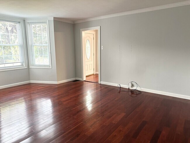 Building Photo - 29 Vaille Ave