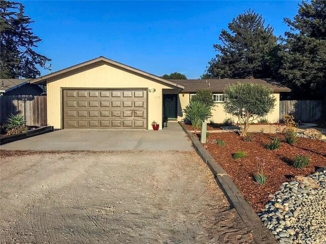 Primary Photo - Delightful Home with Fenced Yard Great Cul...