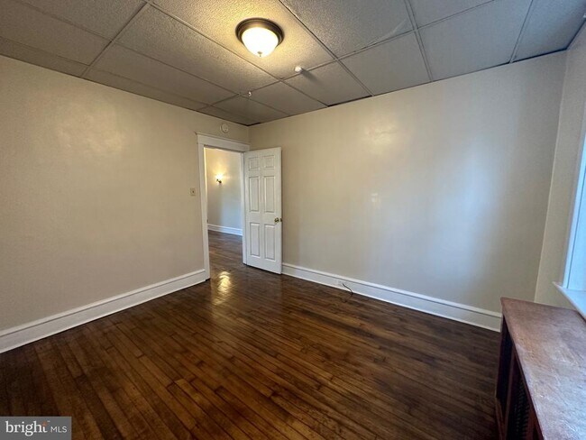 Building Photo - 451 Main St