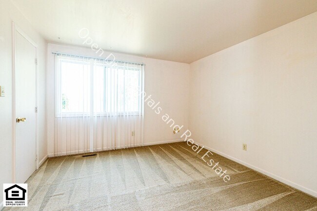 Building Photo - 15110 Tally Ho Dr