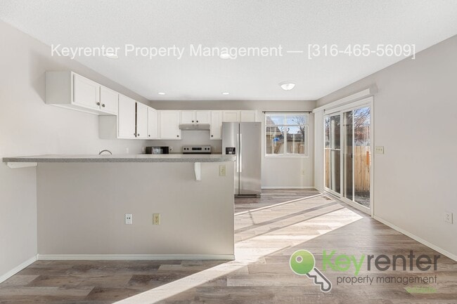 Building Photo - Beautiful 3 Bed 2.5 Bath townhome with easy commute anywhere in town!