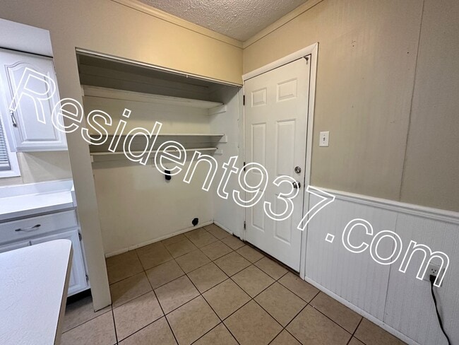 Building Photo - 3 Bed 1 Bath Home