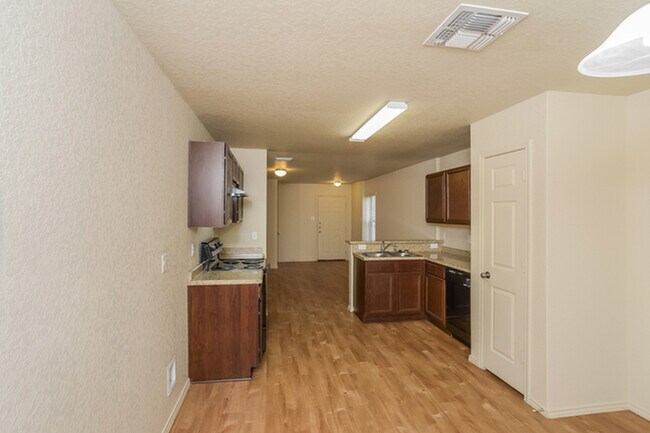 Building Photo - 10607 Hunters Pond