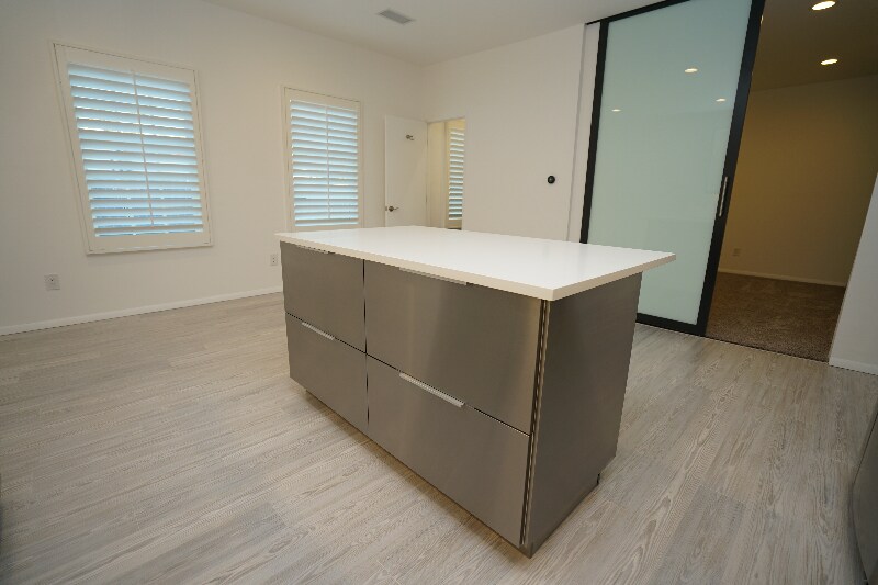 Building Photo - 1119 Poinsettia Dr