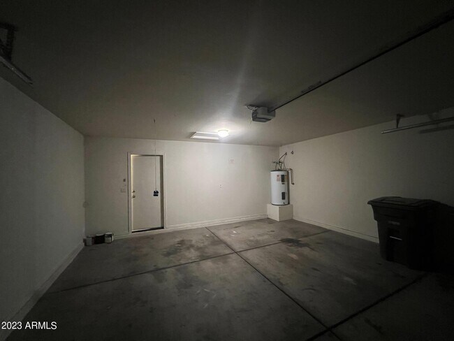 Building Photo - 10289 N 115th Dr