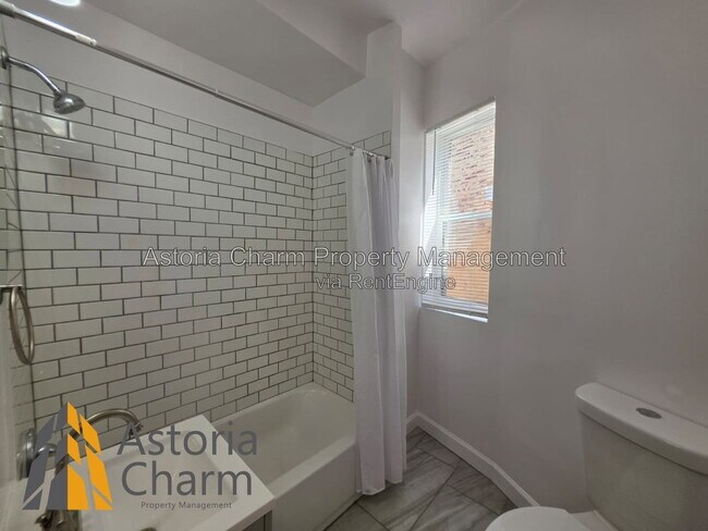 Building Photo - 905 N Patterson Park Ave