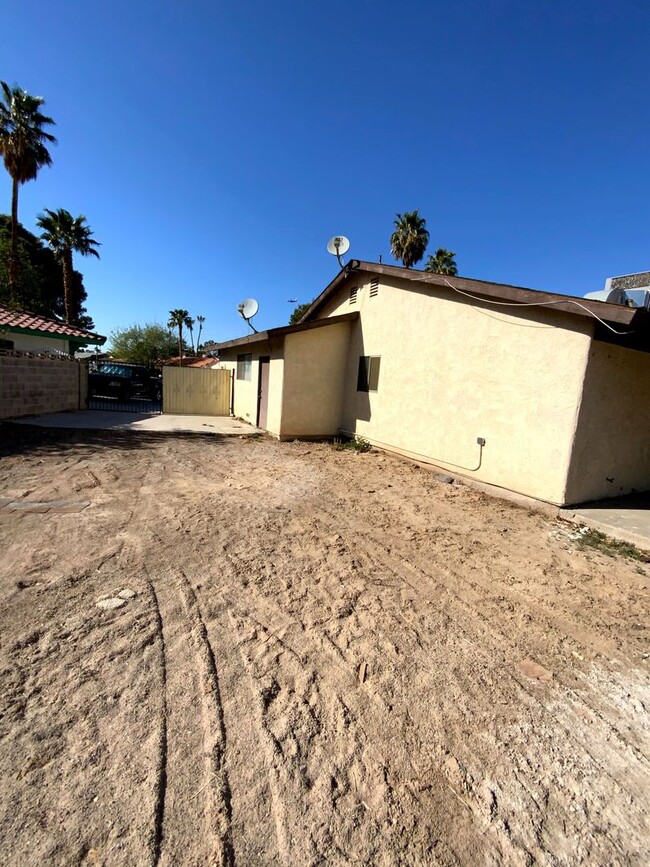 Building Photo - GREEN VALLEY HOME WITH LARGE BACKYARD!