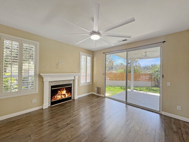 Building Photo - Modern 4BD/3BA Townhouse in San Miguel Ran...