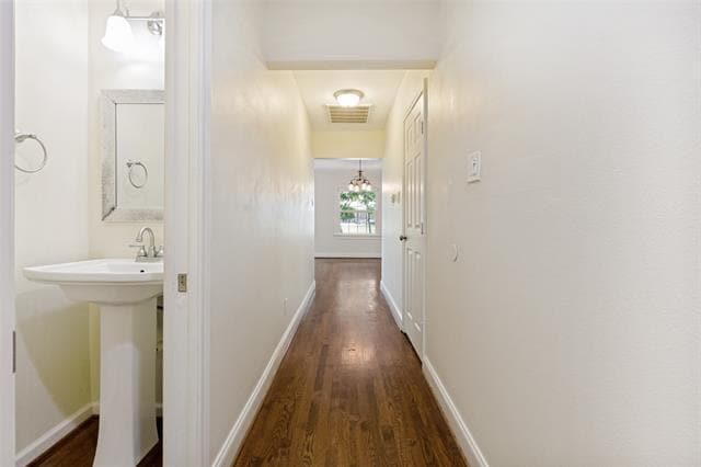 Building Photo - 615 S Montclair Ave