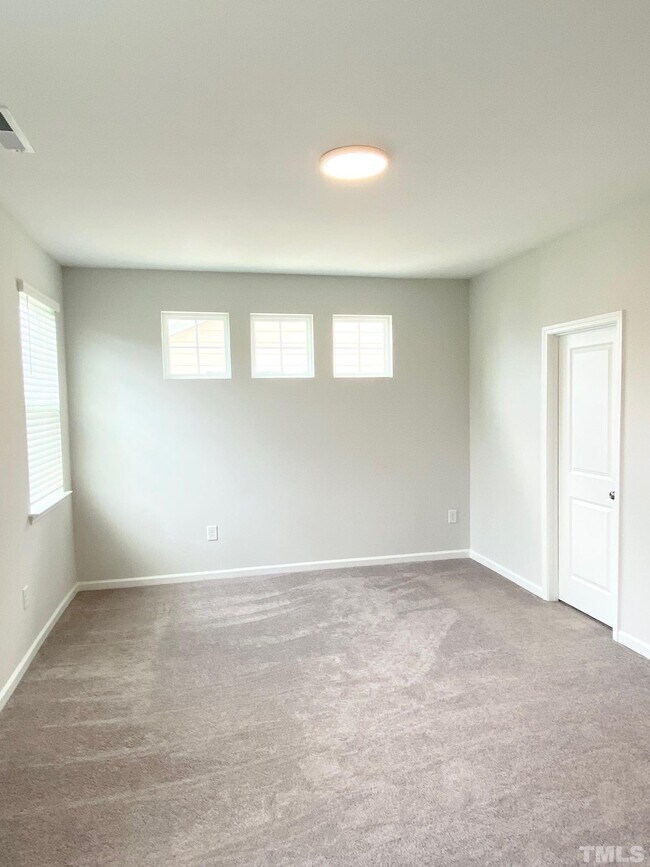 Building Photo - 1046 Commack Dr