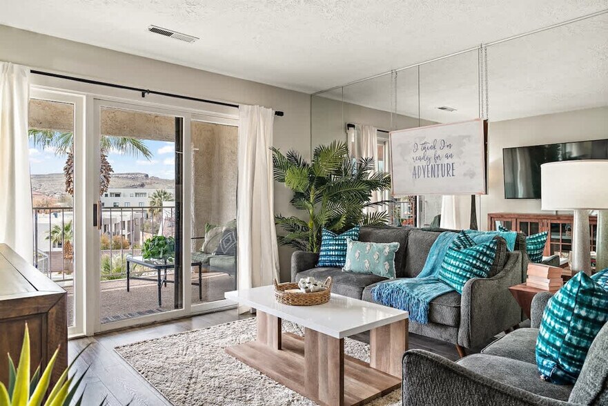 Building Photo - 1845 W Canyon View Dr