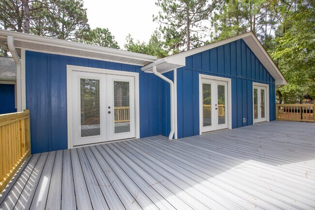Building Photo - Gorgeous Fully Renovated 3 bedroom home in the Heart of Whispering Pines