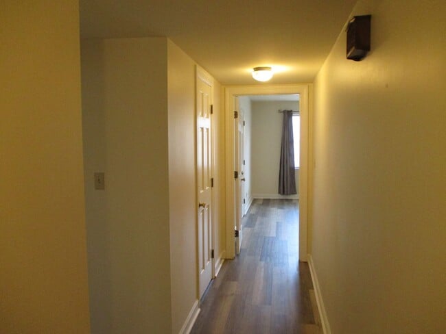 Building Photo - FOR RENT! 2 Bedroom, 2 Bath Upper Level Co...