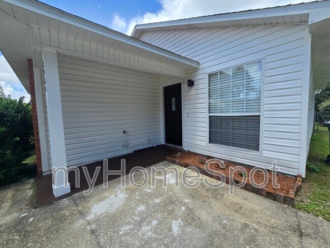 Building Photo - 8900 Forest Oak Dr