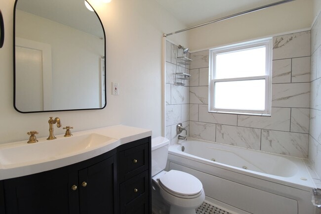 Building Photo - Remodeled 2 Bedroom 1 Bath Duplex Blocks F...