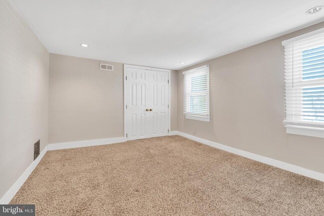 Building Photo - 19 Pleasant St