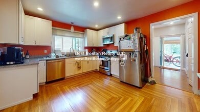 Building Photo - 15 Henry St