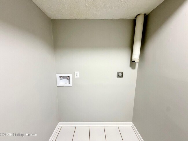 Building Photo - 1922 Silver St