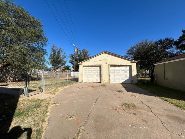 Building Photo - 2-Bedroom Home with Spacious 1267 Sq Ft in...