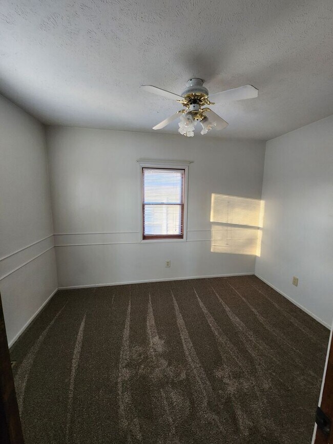 Building Photo - Lovely 3BD/1BA Home in Council Bluffs