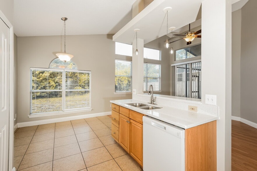 Building Photo - 7247 Somersworth Dr