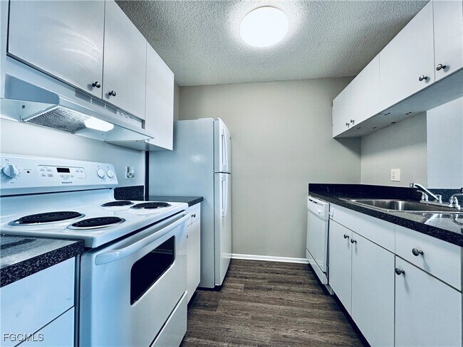 Building Photo - 3407 Winkler Ave