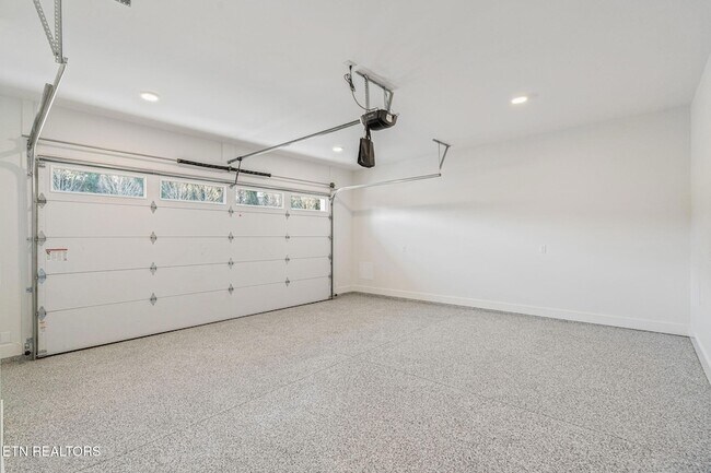 Building Photo - 7826 S Northshore Dr