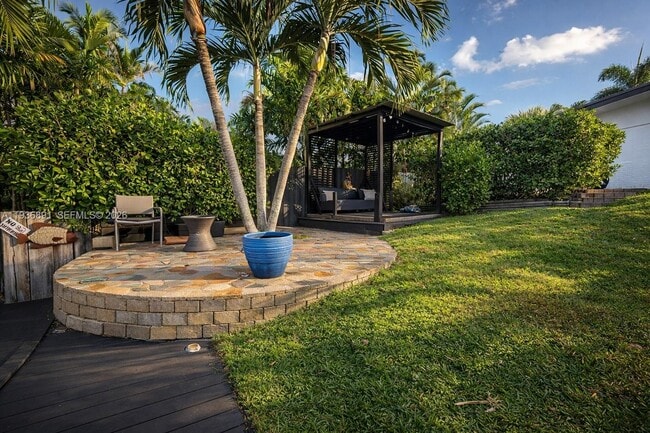 Building Photo - 2413 Nassau Ln