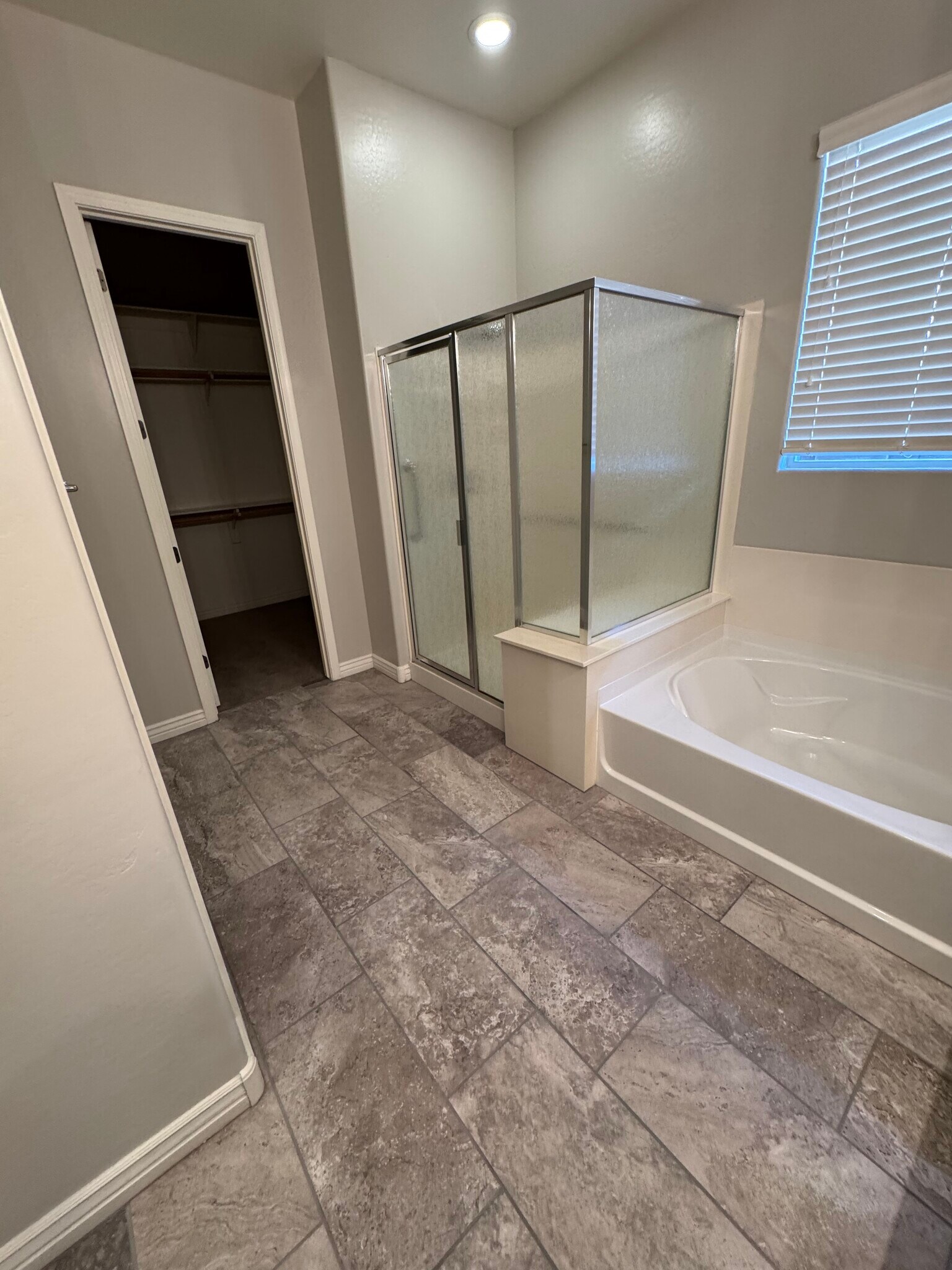 Building Photo - 2604 W Balao Dr