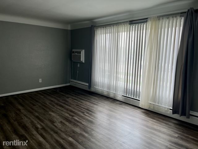 Building Photo - 2 br, 1 bath Condo - 16944 E 11 Mile Rd Ap...