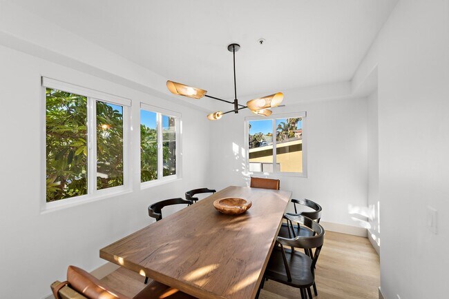 Building Photo - 223 W Avenida Palizada