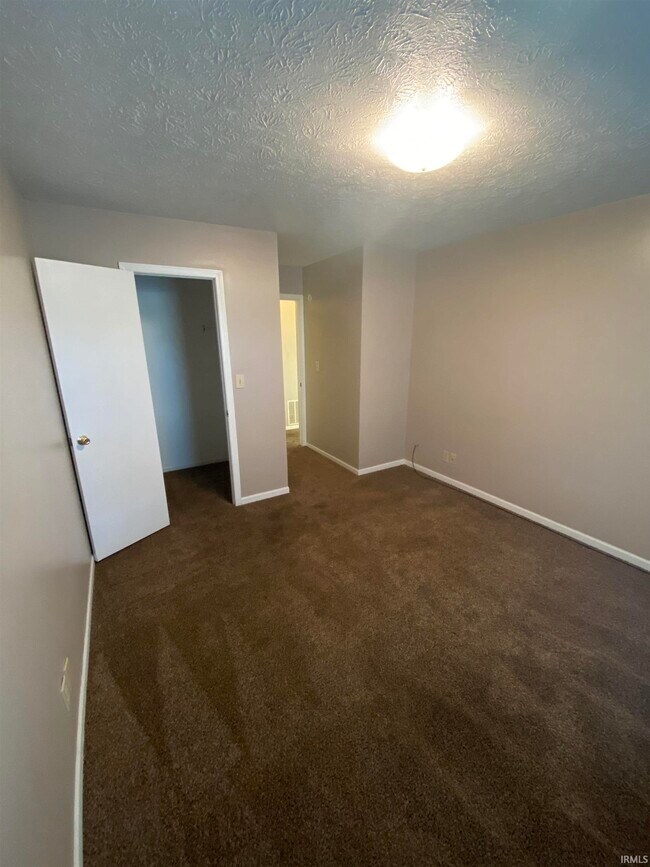 Building Photo - 2823 Plaza Ln