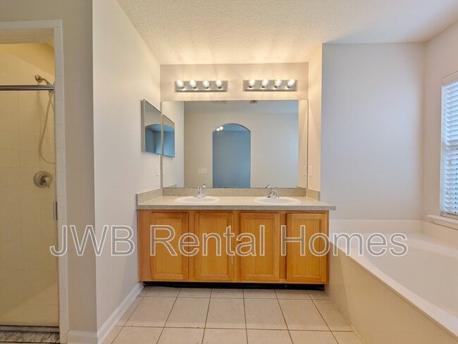 Building Photo - 9240 Hawks Haven Ct