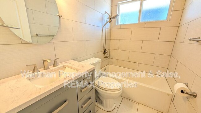 Building Photo - 3003 Gomer Ave