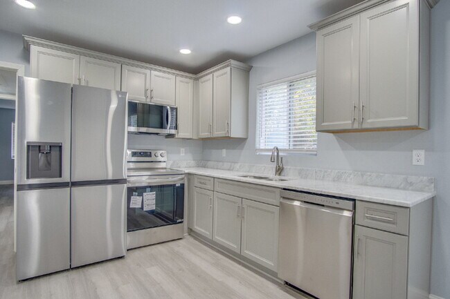 Building Photo - Updated 2BR/2BA Home Near Cordova Mall – Modern Updates & Convenient Location
