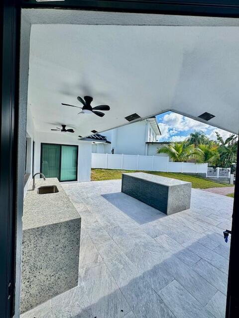 Building Photo - 10075 Yamato Rd