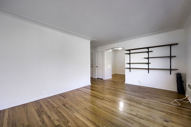 Building Photo - LOCATION!! LOCATION!! Beautiful 1 bedroom, 1 full bath condo in Capitol Hill neighborhood (1-mont...