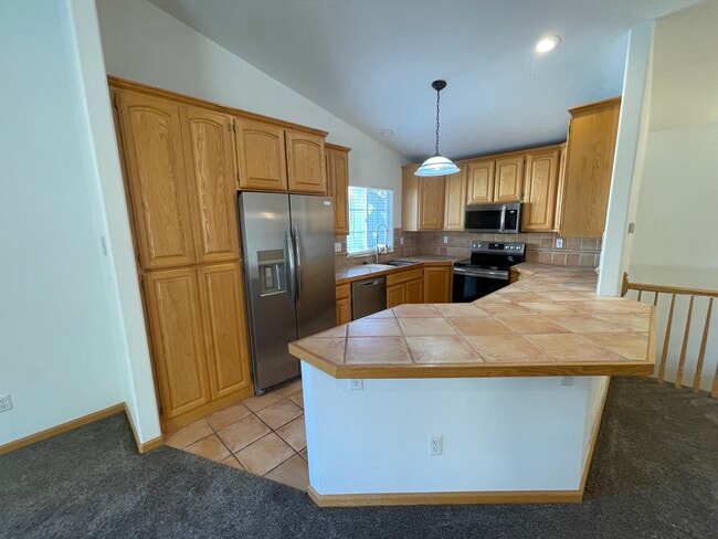 kitchen new appliances - 5305 W 11th Street Rd