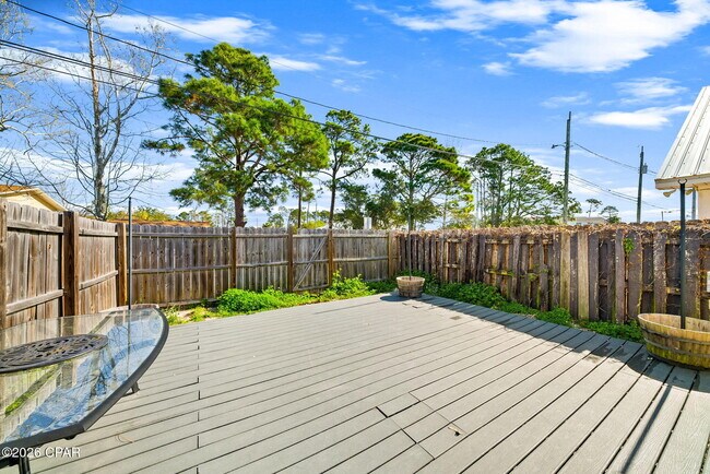 Building Photo - 6504 N Lagoon Dr