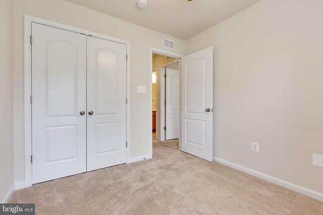 Building Photo - 1022 Linden Dr