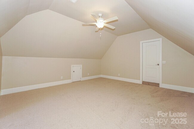Building Photo - 181 Streamside Pl