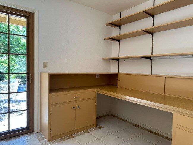 Building Photo - 25228 La Loma Dr