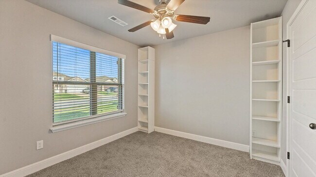 Building Photo - "Homey 4-Bedroom House in Bentonville – 1,433 Sq. Ft. of Comfort!"