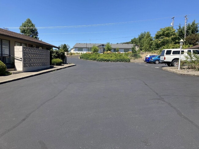 Building Photo - 861 NE Alameda Ave