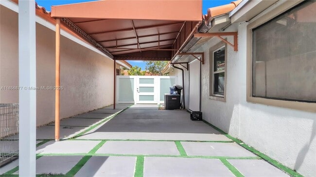 Building Photo - 15851 SW 108th Ave